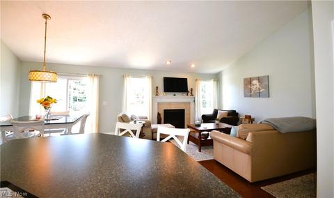 3785 Parkside Cir E, Lorain, OH 44053 photo 6