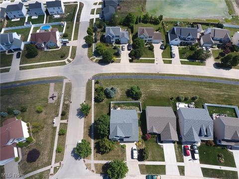 3785 Parkside Cir E, Lorain, OH 44053 photo 2