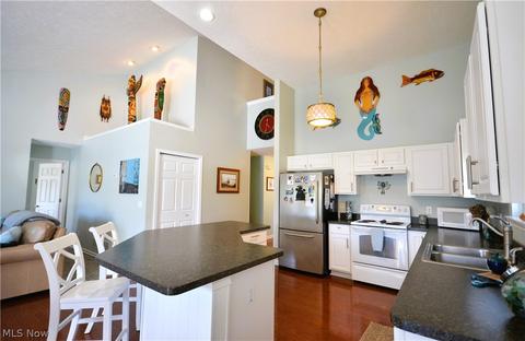 3785 Parkside Cir E, Lorain, OH 44053 photo 8