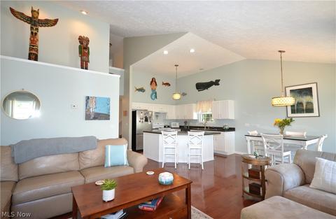 3785 Parkside Cir E, Lorain, OH 44053 photo 4