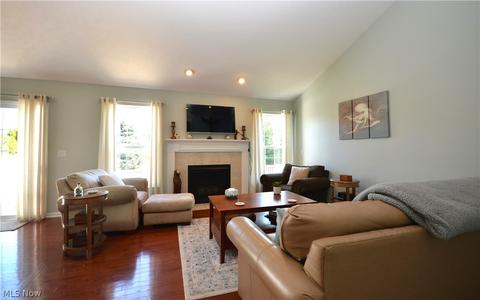 3785 Parkside Cir E, Lorain, OH 44053 photo 3