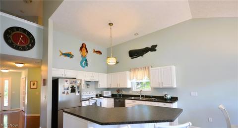 3785 Parkside Cir E, Lorain, OH 44053 photo 11
