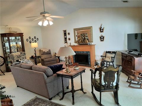 917 Hidden Valley Dr, Huron, OH 44839 photo 2