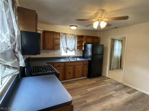 331 Pasadena Ave, Elyria, OH 44035 photo 5
