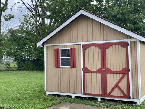 331 Pasadena Ave, Elyria, OH 44035 photo 2