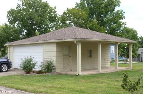 425 Sexton St, Struthers, OH 44471 photo 4