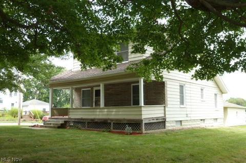 425 Sexton St, Struthers, OH 44471 photo 2