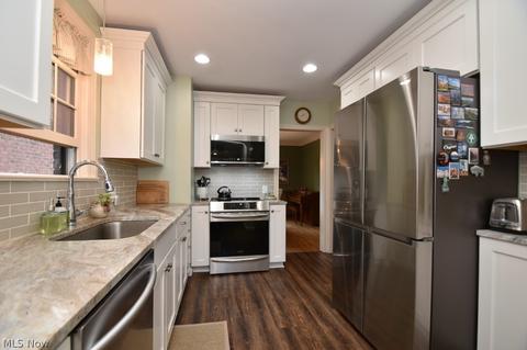 85 E 200th St, Euclid, OH 44119 photo 3