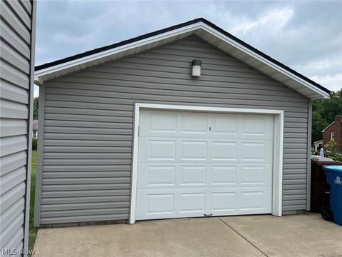 181 Helena Dr, Struthers, OH 44471 photo 4