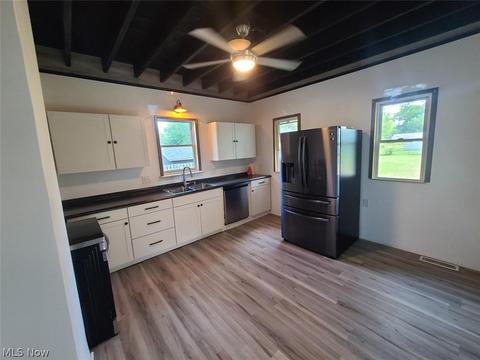 1136 E 16th St, Ashtabula, OH 44004 photo 3