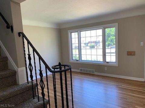 1700 E 294th St, Wickliffe, OH 44092 photo 9