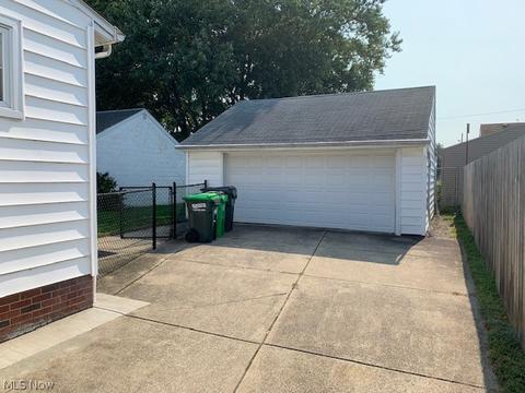 1700 E 294th St, Wickliffe, OH 44092 photo 5