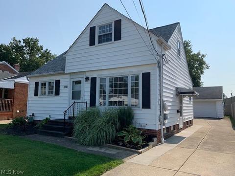 1700 E 294th St, Wickliffe, OH 44092 photo 2