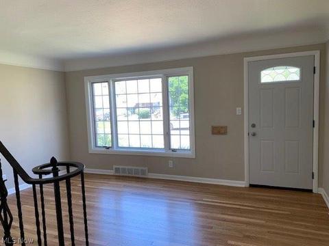 1700 E 294th St, Wickliffe, OH 44092 photo 8