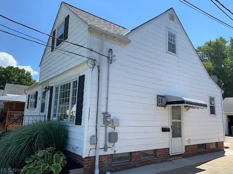1700 E 294th St, Wickliffe, OH 44092 photo 4