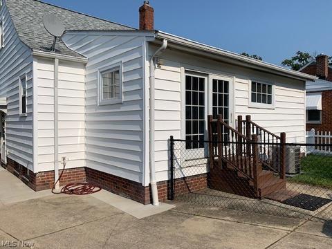 1700 E 294th St, Wickliffe, OH 44092 photo 7