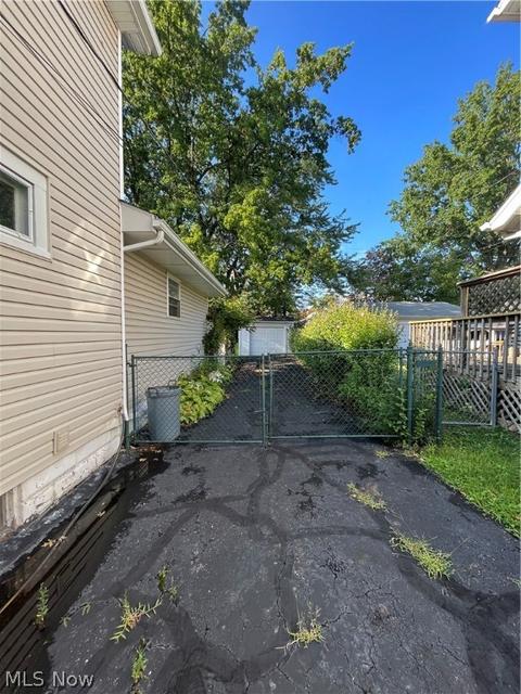 21845 Ivan Ave, Euclid, OH 44123 photo 30