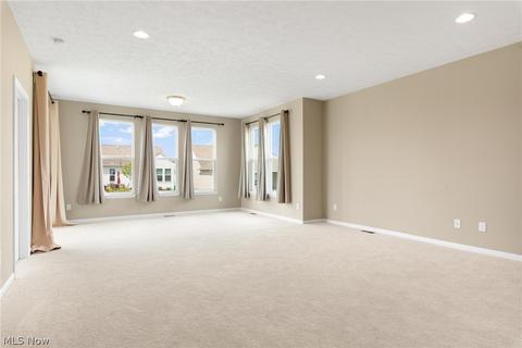532 Cedar Crest Dr, Elyria, OH 44035 photo 4