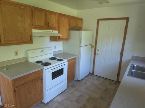 727 E 16th St, Ashtabula, OH 44004 photo 9