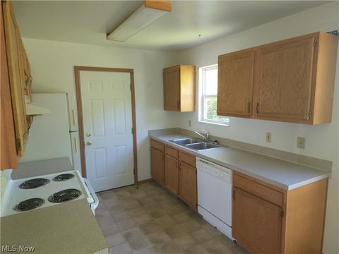 727 E 16th St, Ashtabula, OH 44004 photo 8