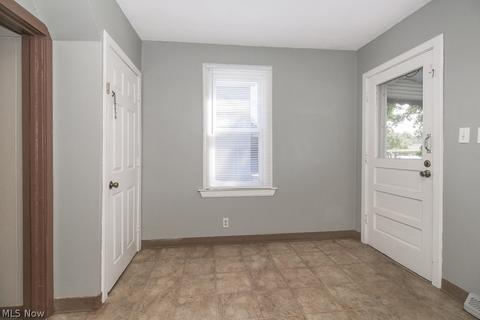 2542 E 32nd St, Lorain, OH 44055 photo 11