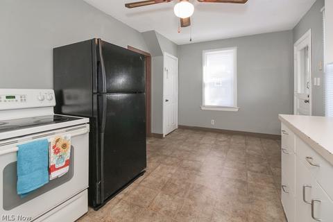 2542 E 32nd St, Lorain, OH 44055 photo 9