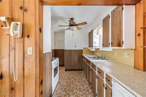 1213 Lexington Ave, Akron, OH 44310 photo 14