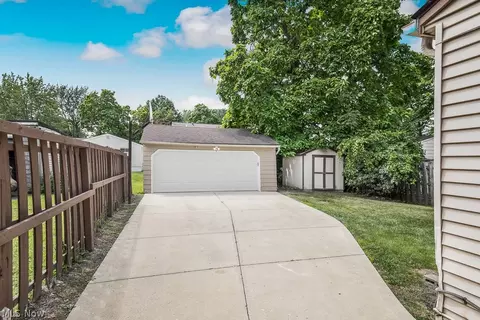 1708 Robindale St, Wickliffe, OH 44092 photo 16