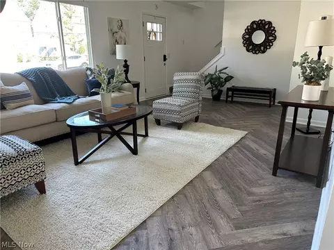 1708 Robindale St, Wickliffe, OH 44092 photo 3