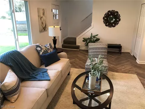 1708 Robindale St, Wickliffe, OH 44092 photo 2