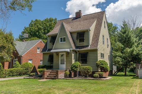 2031 E 228th St, Euclid, OH 44117 photo 1