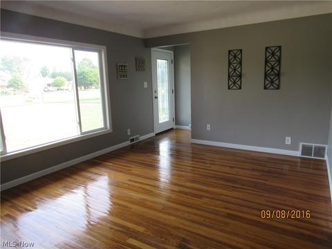 314 Cherry Ln, Seven Hills, OH 44131 photo 2