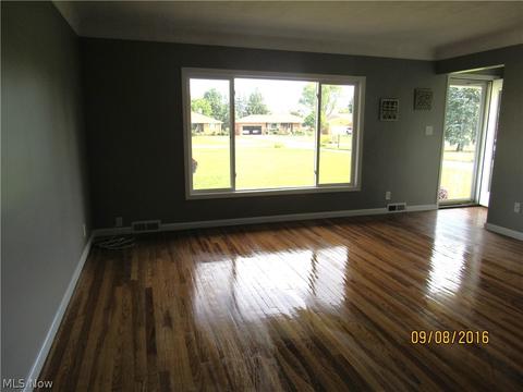 314 Cherry Ln, Seven Hills, OH 44131 photo 3