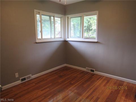 314 Cherry Ln, Seven Hills, OH 44131 photo 13