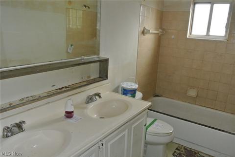 417 Carol Ln, Elyria, OH 44035 photo 12