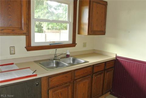 417 Carol Ln, Elyria, OH 44035 photo 9