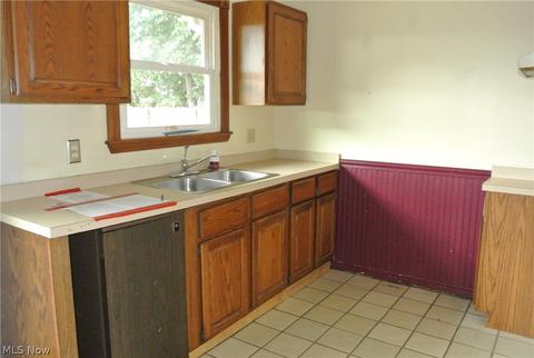 417 Carol Ln, Elyria, OH 44035 photo 8