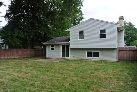 417 Carol Ln, Elyria, OH 44035 photo 3