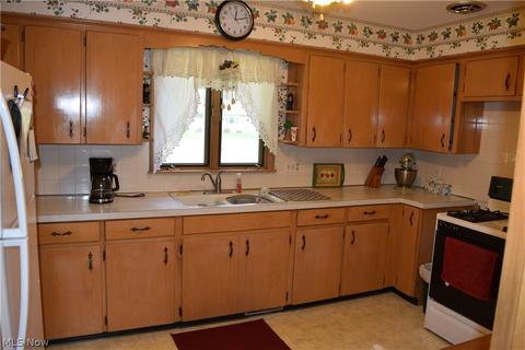 1846 Halbert Dr, Youngstown, OH 44514 photo 8