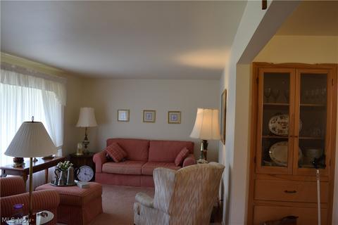 1846 Halbert Dr, Youngstown, OH 44514 photo 4