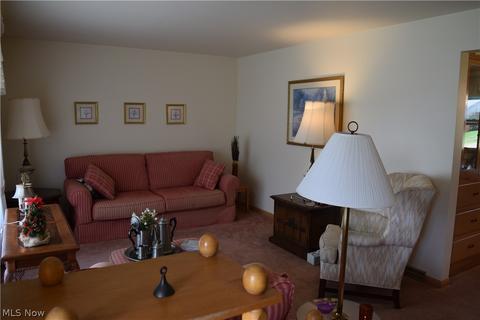 1846 Halbert Dr, Youngstown, OH 44514 photo 2