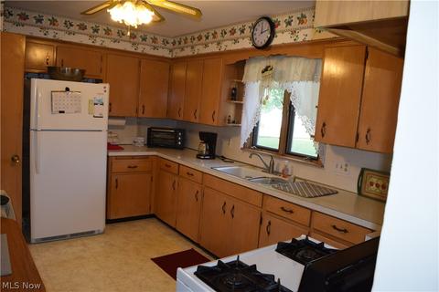 1846 Halbert Dr, Youngstown, OH 44514 photo 9