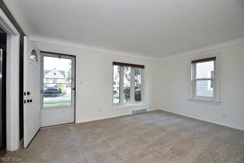 5703 Morningside Dr, Parma, OH 44129 photo 4