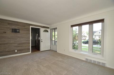 5703 Morningside Dr, Parma, OH 44129 photo 5