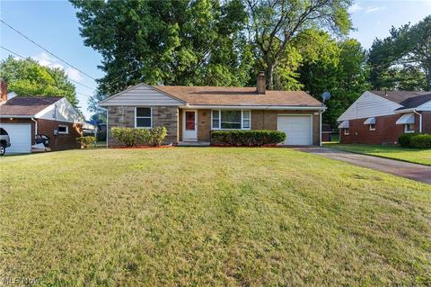 425 Tudor Ln, Youngstown, OH 44512 photo 1