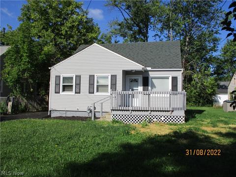1504 Cedar Dr, Lorain, OH 44052 photo 2