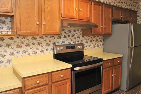 836 Sutton Pl, Akron, OH 44313 photo 8