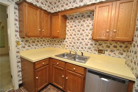 836 Sutton Pl, Akron, OH 44313 photo 7