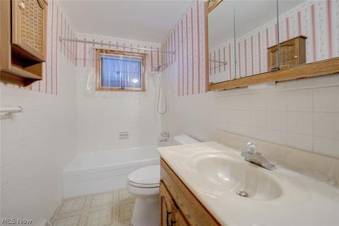 608 High St, Elyria, OH 44035 photo 6