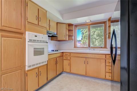 608 High St, Elyria, OH 44035 photo 4